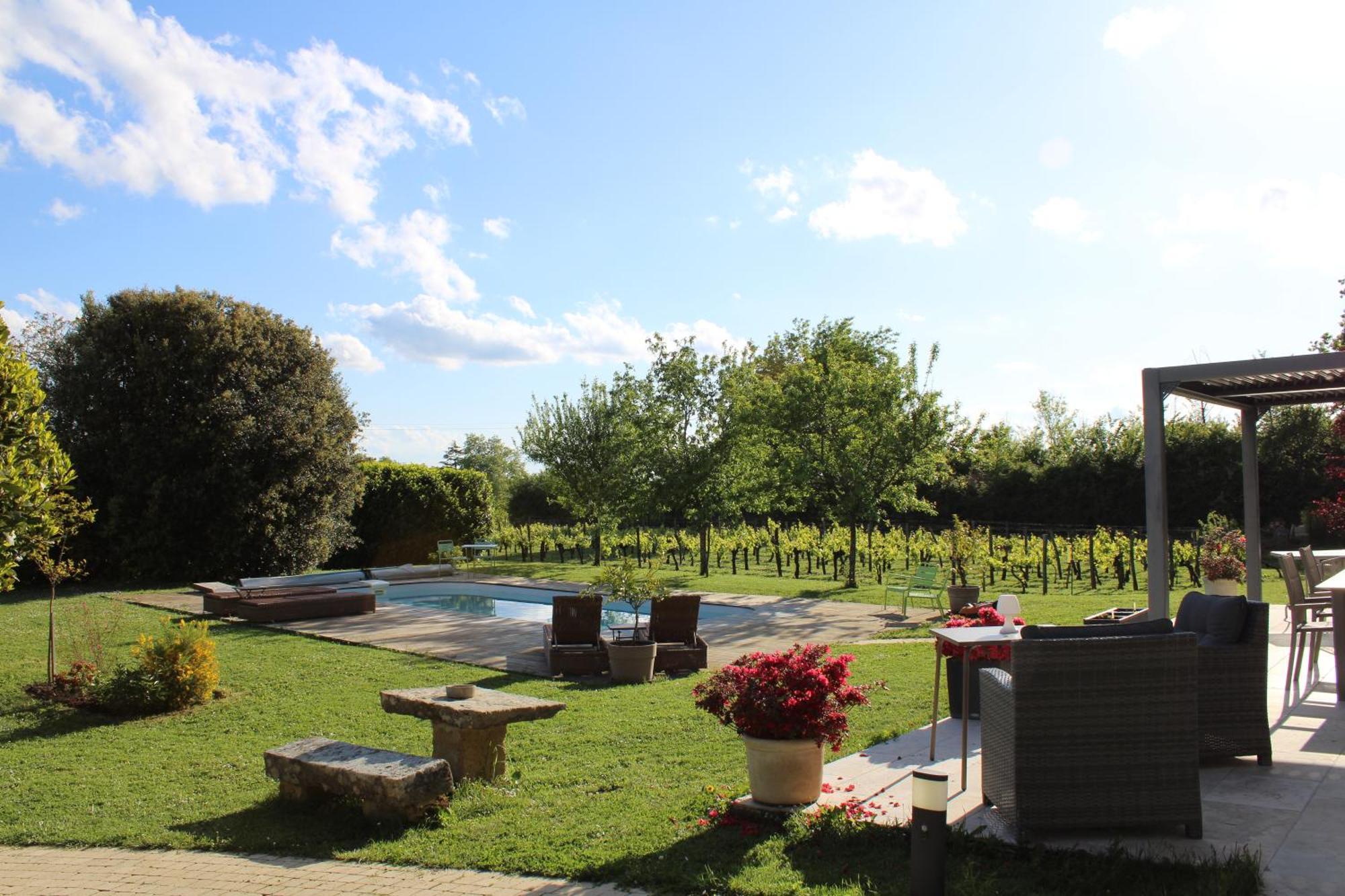 Sainte-Colombe  La Vigneraie De Laura B&B 외부 사진